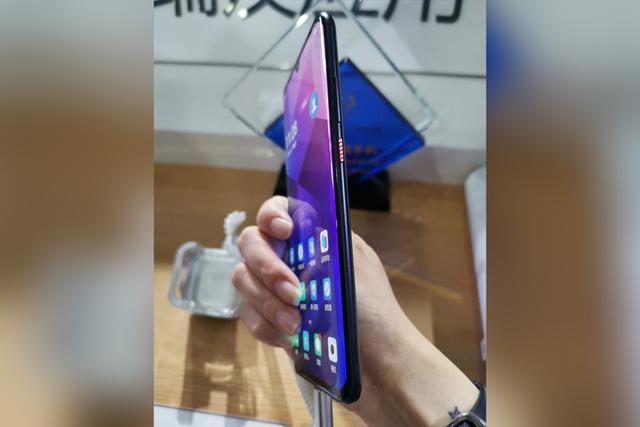 中国移动推出自家品牌5G旗舰机：双曲面屏幕、三摄大电池 5G手机 第4张