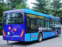 5G智能驾驶公交车亮相山东青岛